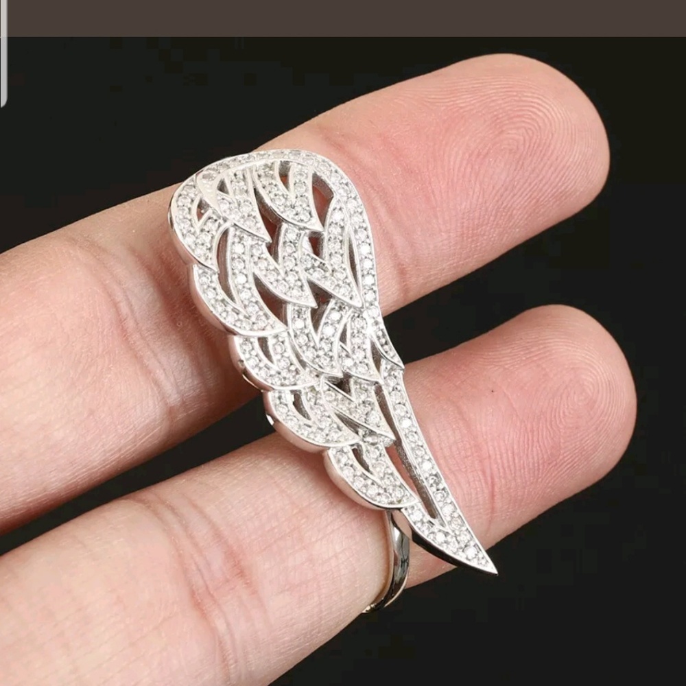 White sapphire angel wing two finger ring